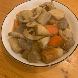 里芋、ニンジン、舞茸の煮物